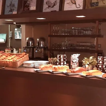 Kyriad Restaurant Centre 3*