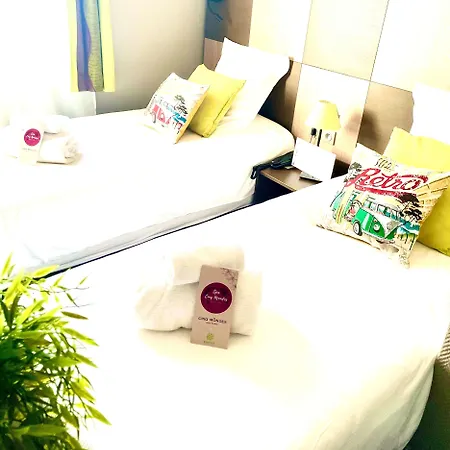 Kyriad Restaurant Centre Hotell 3*