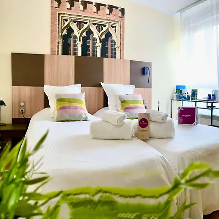 Kyriad Restaurant Centre 3*
