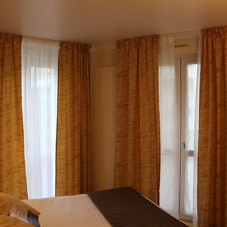 Kyriad Restaurant Centre Hotel 3*