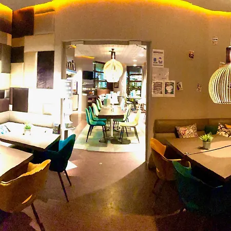 Kyriad Restaurant Centre Hotell