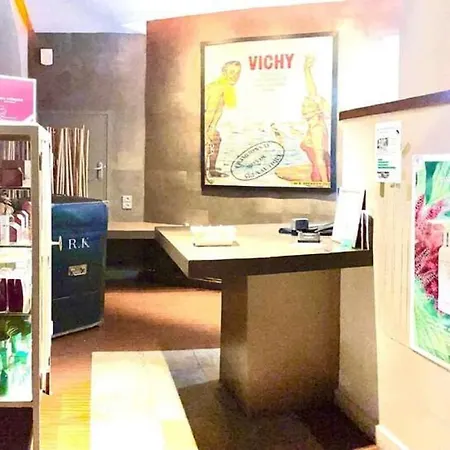 Kyriad Restaurant Centre 3*