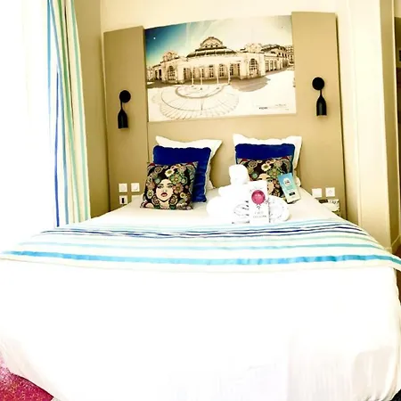 Kyriad Restaurant Centre Hotell 3*
