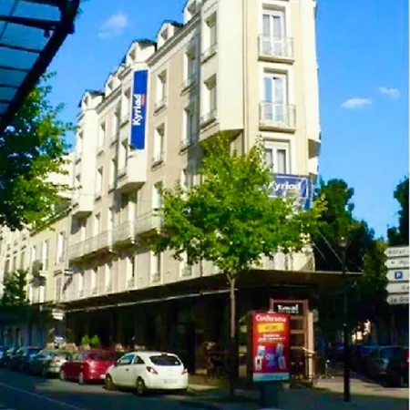 Hotell Kyriad Restaurant Centre 3*