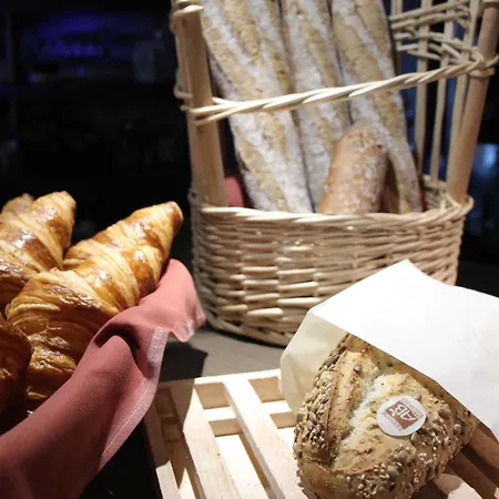 Kyriad Restaurant Centre Hotel 3*