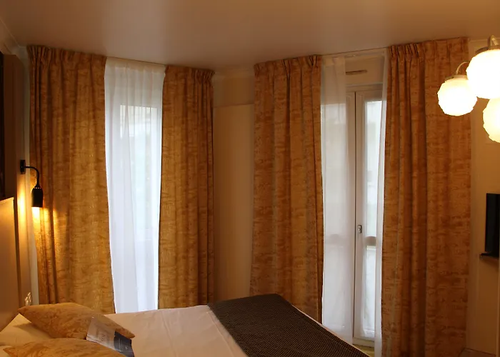 Kyriad Restaurant Centre Hotel 3*