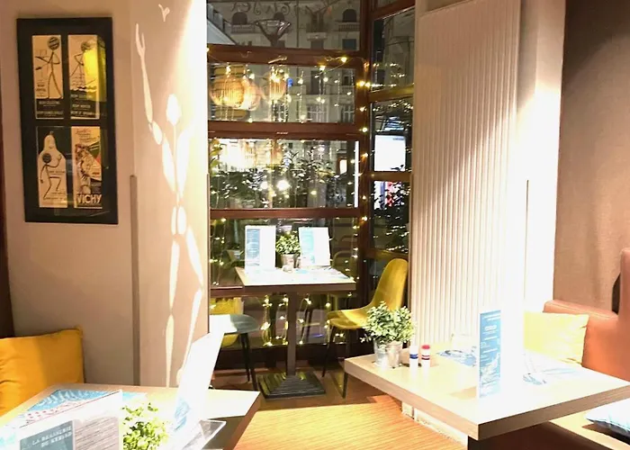 Kyriad Restaurant Centre 3*