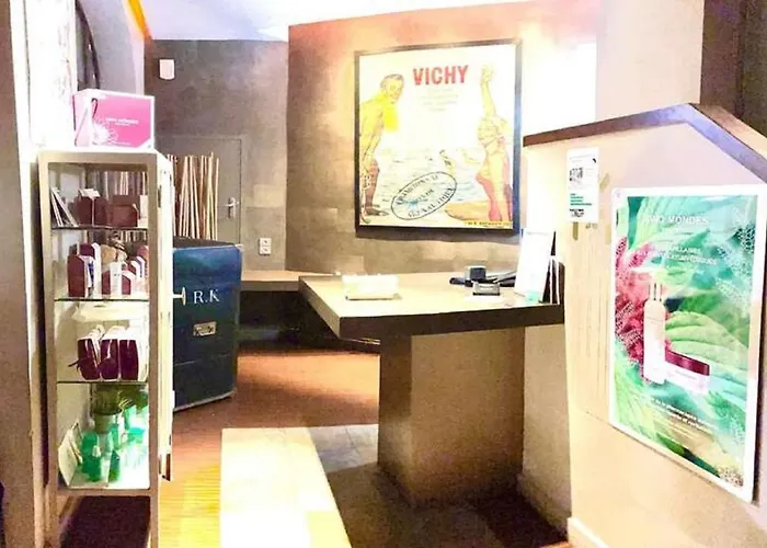 Kyriad Restaurant Centre 3*