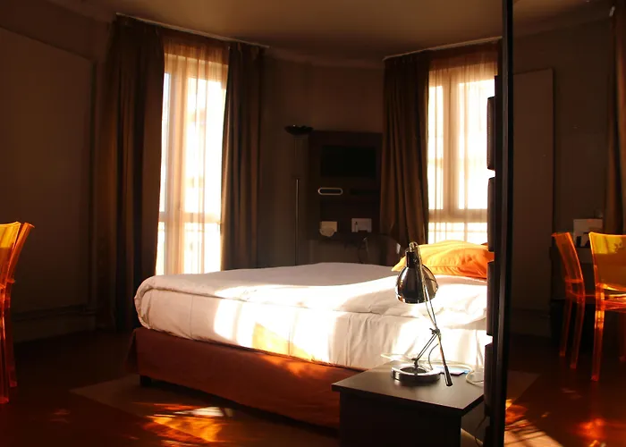 Kyriad Restaurant Centre 3*